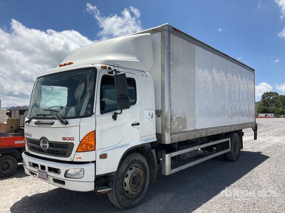 2017 Hino 1524 Camion con Caja Seca / Furgoneta caja cerrada