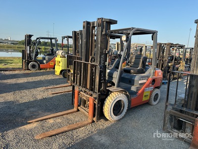 2018 Toyota 8FGU25 4500 lb Pneumatic Tire Forklift