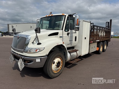 2014 International 4400 6x4 Camion à Plateau