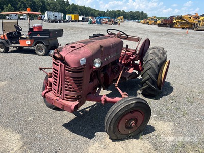 International 2WD Tractor Agrícola (Inoperable)