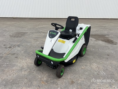 2023 Etesia MBHE2 Ride-On Tondeuse Ventrale Lawn Mower (Unused)