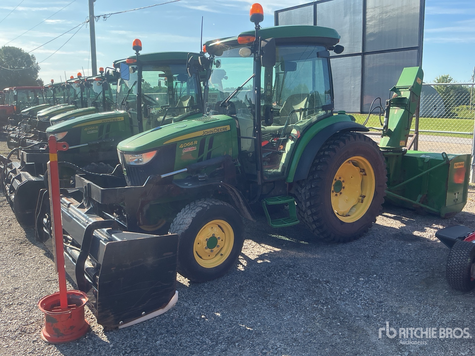 2018 John Deere 4066R 4WD ユーティリティトラクター