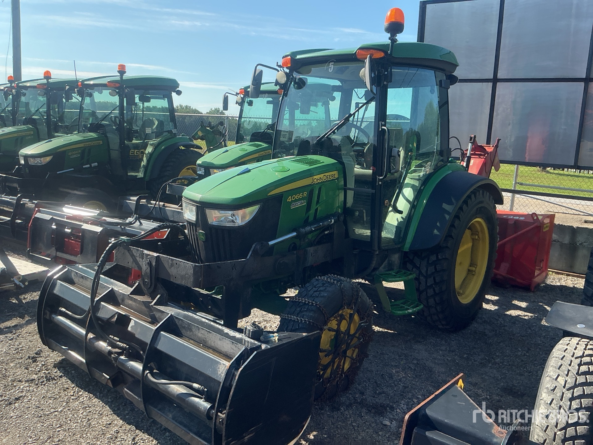 2018 John Deere 4066R 4WD Utility Tractor