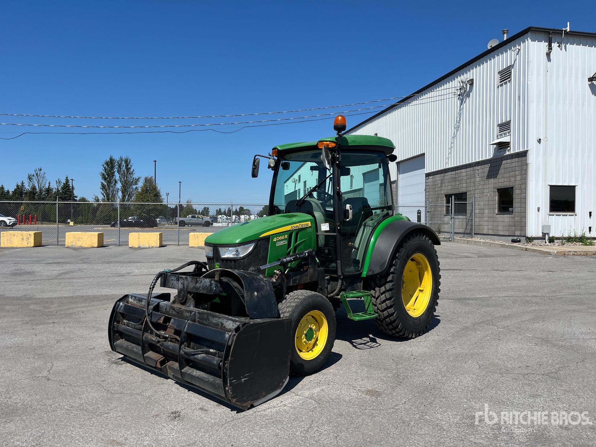 2018 John Deere 4066R 4WD Utility Tractor