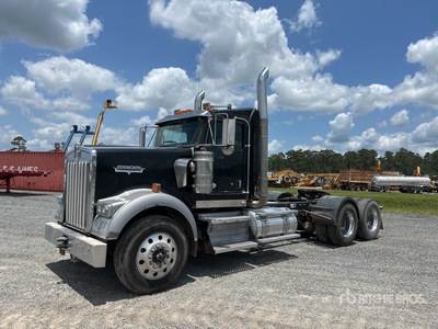 2019 Kenworth W900 6x4 T/A Dagcabine Trekker