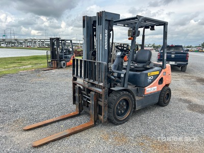 2013 Doosan D30S-5 5500 lb Pneumatic Tire Forklift