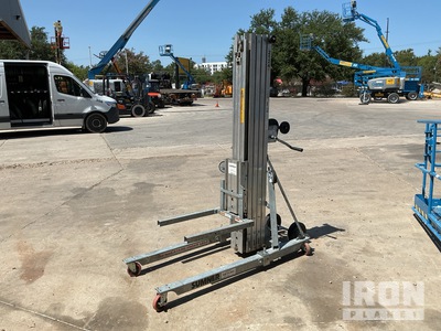 2022 Sumner 2124 Material Hoist
