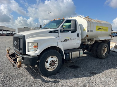 2016 Ford F-750 4x2 Ciężarówka na wodę (Inoperable)