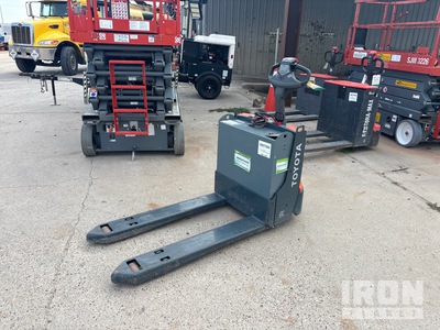 2023 (unverified) Toyota 8HBW23 4500 lb Electric Pallet Jack