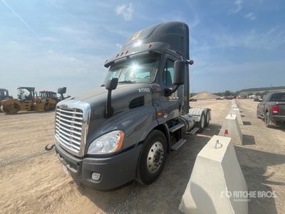 2018 Freightliner Cascadia 113 6x4 T/A Day Cab Truck Tractor