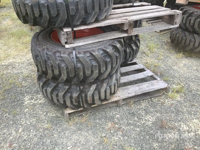 Quantity of (4) Bobcat 10x16.5 إطارات المعدات (Unused)