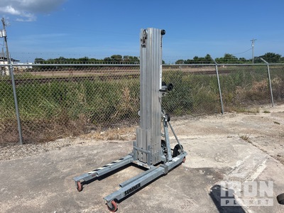 2022 Sumner 2124 Material Hoist