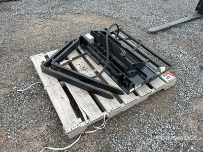 2025 GIYI GY-CYHC 30 in Mini Skid Steer Forks (Unused)