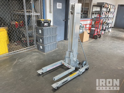 2023 Sumner 2412 Material Hoist