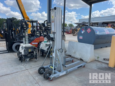 2022 Sumner 2124 Material Hoist