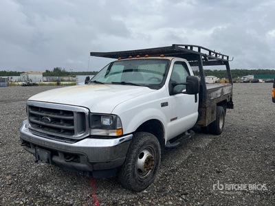 2004 Ford F-350 XL 4x4 شاحنة مسطحة