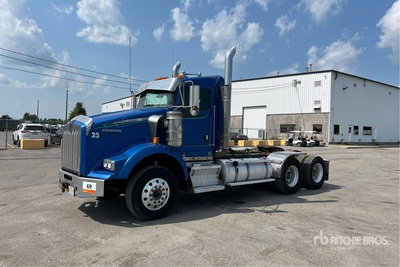 2010 Kenworth T800 T/A Day Cab Truck Tractor