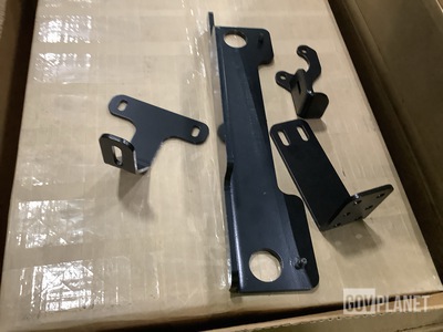 (6) Larkos Packing & Distribution 5830-532-025 Mounting Brackets