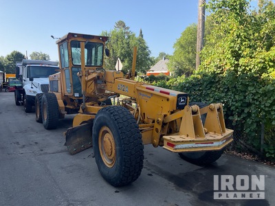 John Deere 672A AWD ممهدات الأرض الآلية