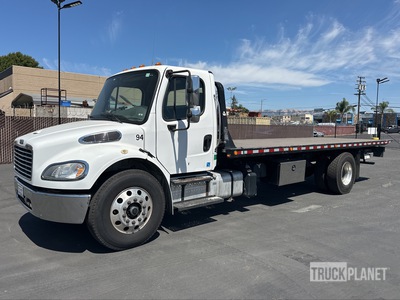 2016 FREIGHTLNR M2 106 4x2 Rollback Truck