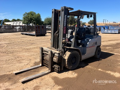 2012 Nissan MJ1F4A40LV 5500 lb Pneumatic Tire Forklift
