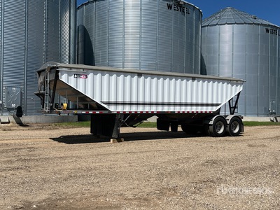 2016 Doepker 36 ft T/A Remolque de granos