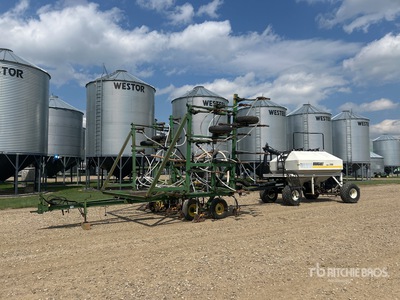 1982 John Deere 1610 33 ft Air Seeder