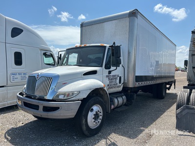 2018 International 4300 4x2 شاحنة فان
