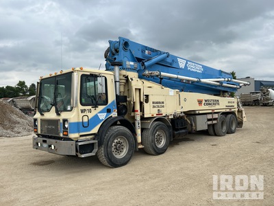 2001 Putzmeister M42 42 m on 2001 Mack MR 8x4 Twin-Steer Putzmeister M42 Concrete Pump Truck