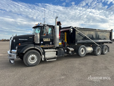 2022 Western Star 4900 8x6 Roll-Off Truck