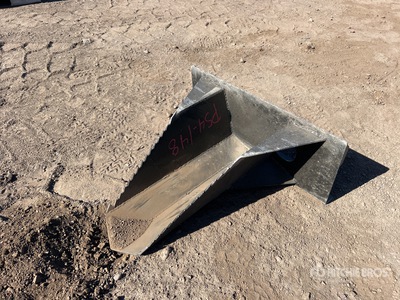 Kit Containers 8 in Mini Skid Steer Stump Bucket (Unused)