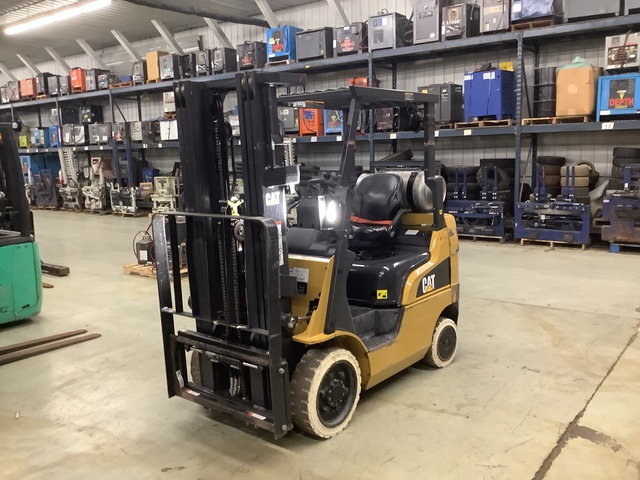 2018 Cat 2C4000 3750 lb Pneumatic Tire Forklift
