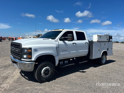 2019 International GM515 4x4 Crew Cab Utility Truck
