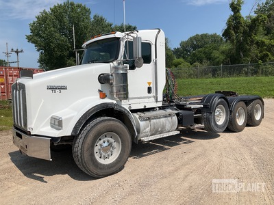 2010 Kenworth T800 6x4 Heavy Haul Tri/A Day Cab Truck Tractor
