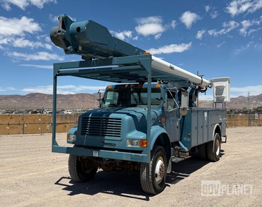 2000 International 4800 4x4 Bucket Truck