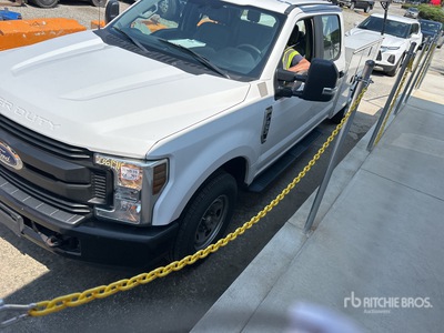 2019 Ford F-350 4x2 Crew Cab Utility Truck