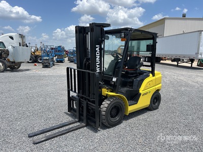 2015 Hyundai 25D-9 4700 lb Pneumatic Tire Montacargas