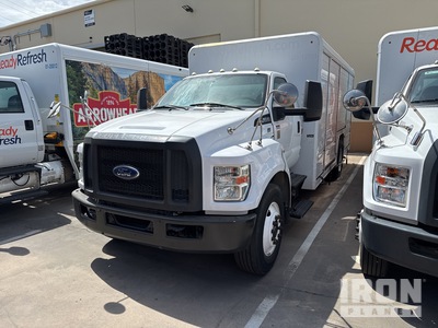 2017 Ford F-650 XL 4x2 8 Bay Camión de bebidas