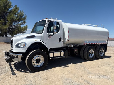 2018 Freightliner M2 106 4000 gal 6x4 Camion à eau
