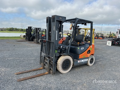 2017 Doosan G25P-5 3850 lb Pneumatic Tire Carretilla Elevadora