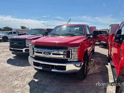 2019 Ford F-250 4x4 Extended Cab Utility Truck
