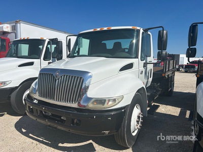 2005 International 4300 4x2 ダンプトラック（S/A）