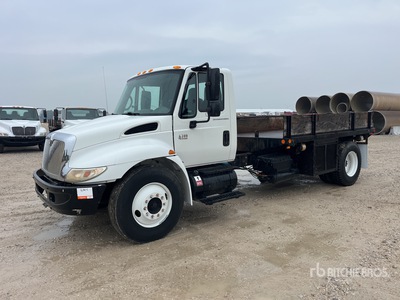 2005 International 4300 4x2 Flatbed Truck