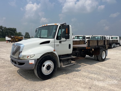 2007 International 4300 4x2 Autocarro ribaltabile con pianale fisso