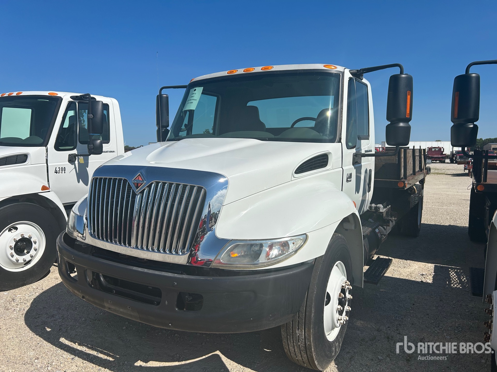 2007 International 4300 4x2 フラットベッドダンプトラック