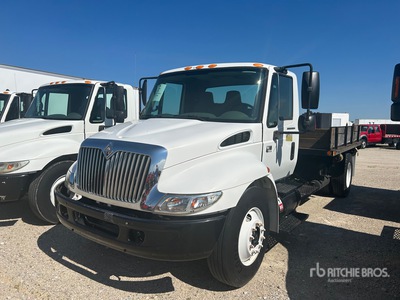 2002 International 4300 4x2 ダンプトラック（S/A）