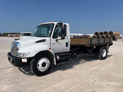 2002 International 4300 4x2 S/A Dump Truck