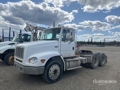 2003 Freightliner FL 112 6x4 Cabeza Tractora Cabina Corta (Inoperable)