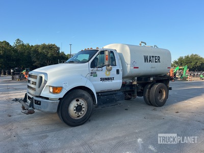 2015 Ford F-650 XL 2000 gal 4x2 Camion cisterna de agua