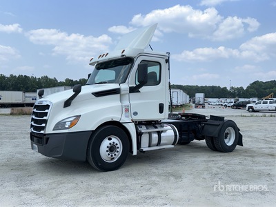 2018 Freightliner Cascadia 126 4x2 Day Cab Truck Tractor